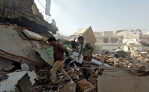 Máy bay chở 107 người rơi xuống khu dân cư ở Pakistan