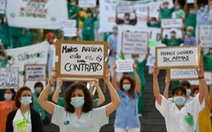 Y bác sĩ Tây Ban Nha biểu tình: 'Chúng tôi chiến đấu mà không có vũ khí'