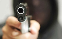Điều tra vụ nhóm đòi nợ cầm súng bắn một người bị thương