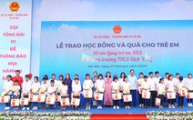 Dai-ichi Life Việt Nam tặng 50 suất học bổng cho học sinh khó khăn