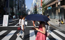 Một thành phố ở Nhật muốn cấm người dân sử dụng điện thoại khi đi bộ