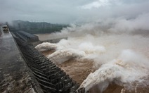 Nước lũ lớn kinh hoàng đổ về đập Tam Hiệp, vượt cảnh báo 15 mét