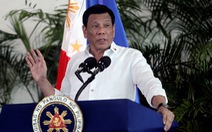 Tổng thống Philippines khuyên dùng xăng dầu để khử trùng khẩu trang
