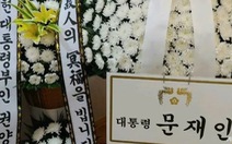 Tổng thống Hàn Quốc bị chỉ trích vì gửi hoa viếng mẹ của tội phạm tình dục