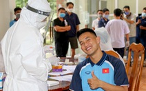 Video U22 Việt Nam kiểm tra y tế và lấy mẫu xét nghiệm COVID-19