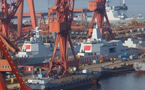 Cứ 50 ngày, Trung Quốc hạ thủy 1 tàu chiến to, còn phân bua 'đóng bù lúc xưa'