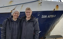 Bị mắc kẹt vì COVID-19, cặp vợ chồng quá giang tàu cá vượt 5.000 hải lý về nhà