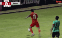 Trở lại bắt chính, Văn Lâm cứu thua ngoạn mục trên vạch vôi cho Muangthong United
