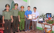 Truy tặng huy hiệu Tuổi trẻ dũng cảm cho chiến sĩ cảnh sát cơ động ở Bắc Giang