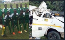 Xe buýt lao xuống sông, 8 cầu thủ trẻ Ghana tử vong