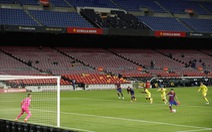 Cầu thủ 17 tuổi Fati che mờ Messi trong trận Barca đại thắng