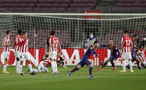 Messi sút phạt 'thần sầu' giúp Barca vượt mặt Real Madrid