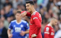 Ronaldo ‘tịt ngòi’, Man Utd thua ngược Leicester sau cuộc rượt đuổi tỉ số