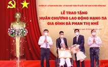 Nhà giáo Phan Thị Nhế được trao tặng Huân chương Lao động hạng ba