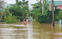 Lũ từ Quảng Bình đến Bình Định đang lên nhanh, mưa vẫn còn rất lớn