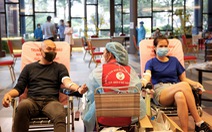 Ngày đầu nới lỏng giãn cách, nhân viên và cư dân Phú Mỹ Hưng tích cực tham gia hiến máu cứu người