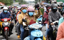 Hơn 3.000 công nhân ở Đồng Nai hò reo, vui mừng khi được CSGT dẫn đường về quê