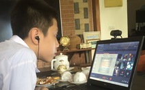 Cha mẹ đi làm, con học online ra sao?