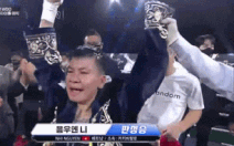 Nữ võ sĩ Thu Nhi đoạt đai WBO thế giới