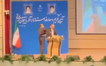 Thống đốc ở Iran bị tát ‘nổ đom đóm’ trong lễ nhậm chức
