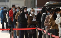 Bắc Kinh hủy hàng trăm chuyến bay, yêu cầu trình giấy xét nghiệm để đi lại