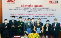 Ký bản ghi nhớ hợp tác khắc phục hậu quả bom mìn sau chiến tranh