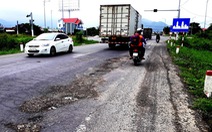 Cảnh sát giao thông kiến nghị khắc phục 'bầy ổ gà' trên quốc lộ 1 qua Khánh Hòa