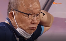 Video: Ánh mắt thất vọng của HLV Park Hang Seo sau trận thua Saudi Arabia