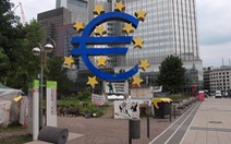ECB khẳng định không tăng lãi suất vào năm tới bất chấp lạm phát leo thang