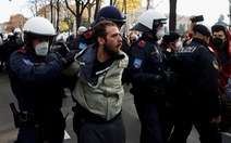 Dân châu Âu biểu tình phản đối các lệnh hạn chế COVID-19 mới
