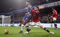 Chelsea và Man United bất phân thắng bại