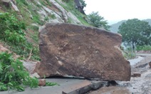 Khối đá 35 tấn chắn đường chính lên núi Cấm, An Giang công bố tình huống khẩn cấp