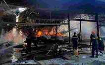 Cháy công ty gỗ 14.000m2 ở Củ Chi, huy động hàng trăm cảnh sát chữa cháy