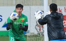Văn Toản đau vai, tuyển Việt Nam bổ sung thủ môn U23