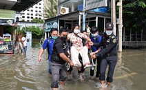 Thống đốc Bangkok xin lỗi dân vì ngập nặng do triều cường