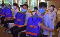 Tiếp sức cho tân sinh viên Bình Định, Khánh Hòa, Ninh Thuận: 'Học bổng là phao cứu sinh cho em'
