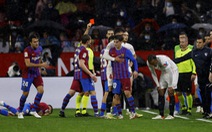 Không thắng nổi 10 người Sevilla, Barca lỡ cơ hội vào top 4