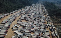 Bắt 2 cán bộ ở Lạng Sơn nhận hối lộ 'bán lốt' xe xuất khẩu trong đợt hàng hóa ùn ứ cửa khẩu