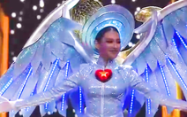 Video: Người đẹp Thùy Tiên dẫn đầu phần thi Quốc phục Hoa hậu Hòa bình quốc tế 2021