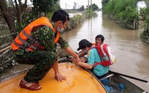 Cứu dân trong lũ dữ