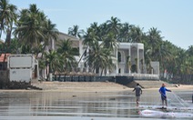 Resort xây dựng 'chui' ở Phan Thiết đập bỏ phần lấn biển