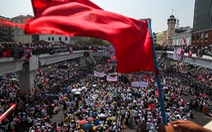 Người biểu tình khắp Myanmar xuống đường phản đối chính quyền quân sự