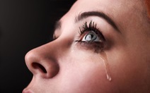 Thiết bị cảm ứng đeo bên người theo dõi sức khỏe qua nước mắt