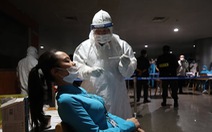 ‘Thần tốc’ lấy mẫu xét nghiệm 1.000 nhân viên sân bay Tân Sơn Nhất trong đêm