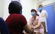 Vắc xin ngừa COVID-19 về Việt Nam bị chậm, nguy cơ thiếu hàng