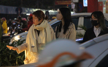 Hàng nghìn người dân 'mòn mỏi' chờ... một cây cầu vượt đi bộ