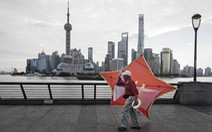 Chỉ số chứng khoán Trung Quốc giảm 15%, cảnh báo hệ quả khi ngừng hỗ trợ COVID-19