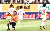 Đè bẹp CLB TP.HCM 3-0, HAGL giữ vững ngôi đầu