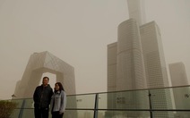 Bão cát vàng bao trùm Bắc Kinh, không khí ô nhiễm nghiêm trọng