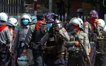 Hơn 600 cảnh sát Myanmar tham gia biểu tình với dân